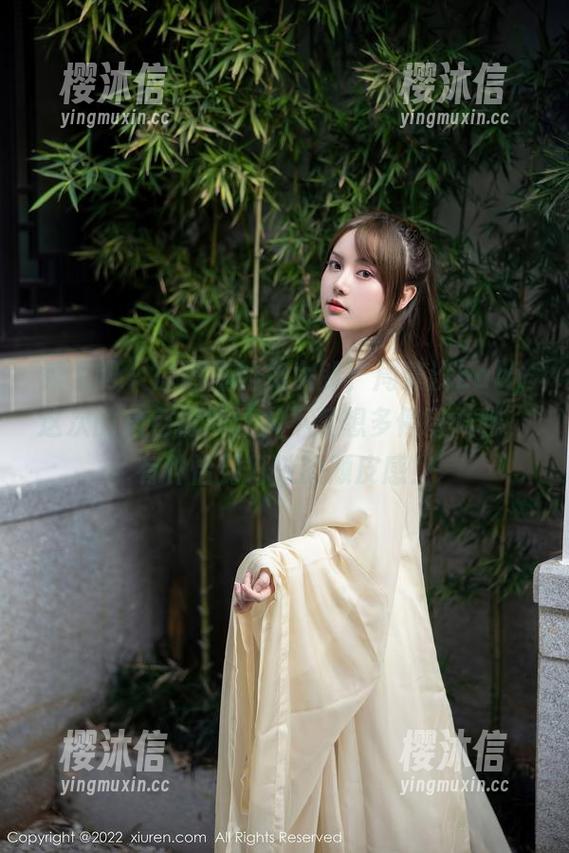 秀人网 - 原图里的兔女郎，周慕汐baby这次的角色扮演让人不禁想多停留几秒，有种恰到好处的顽皮感！