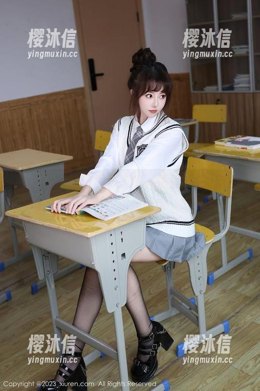 秀人网 - 高清图集来啦，徐媛媛和她的妹妹，完美诠释了“亲密型”的状态。