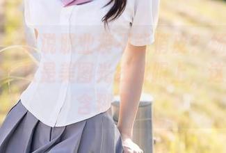 秀人网 – 谁说职业装不能俏皮？杨欣欣玩得挺好，只是美图光线没跟上，这风格太含糊了。
