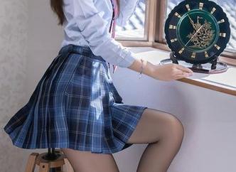 秀人网 – 田小燕Vicky玩黑白，竟然也能把美图和作品变得如此混乱又迷人！