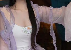 秀人网 – 一组图片，两个身份。护士随意，韩珊珊却优雅，玩得真开心。