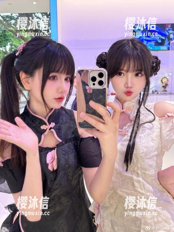说到棉袜，秋山AkI的图片分享就是一种眼神交流，轻轻一瞥就能迷了人的心。