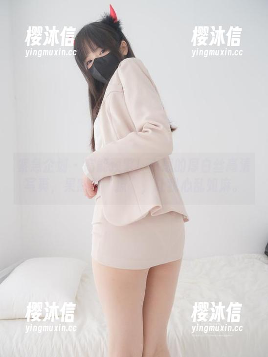 紧急企划 - 高能预警！小恩的厚白丝高清写真，果然很“撩”，让我心乱如麻。