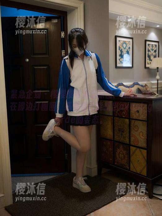 紧急企划-樱樱樱可 紧急企划 - 樱樱樱可海边原图:忐忑的浪在脚边打圈圈,感觉自己能摆出avant-garde的姿态。