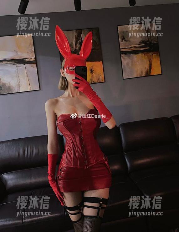 脸红Dearie 微密圈 - 脸红Dearie的红裙写真,最新照片让你心中默念,谁说红色只属于热血?这满满的情绪!