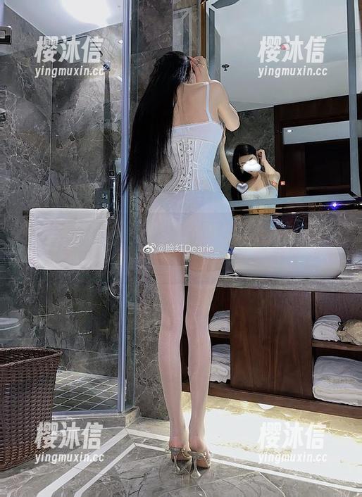 脸红Dearie 微密圈 - 脸红Dearie和她的油亮秘书,免费图包略显廉价,但却意外吸引了我。