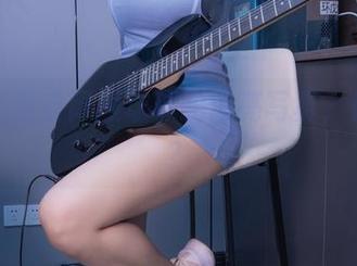 免费获取自闭颜球球的油亮写真，值不值？