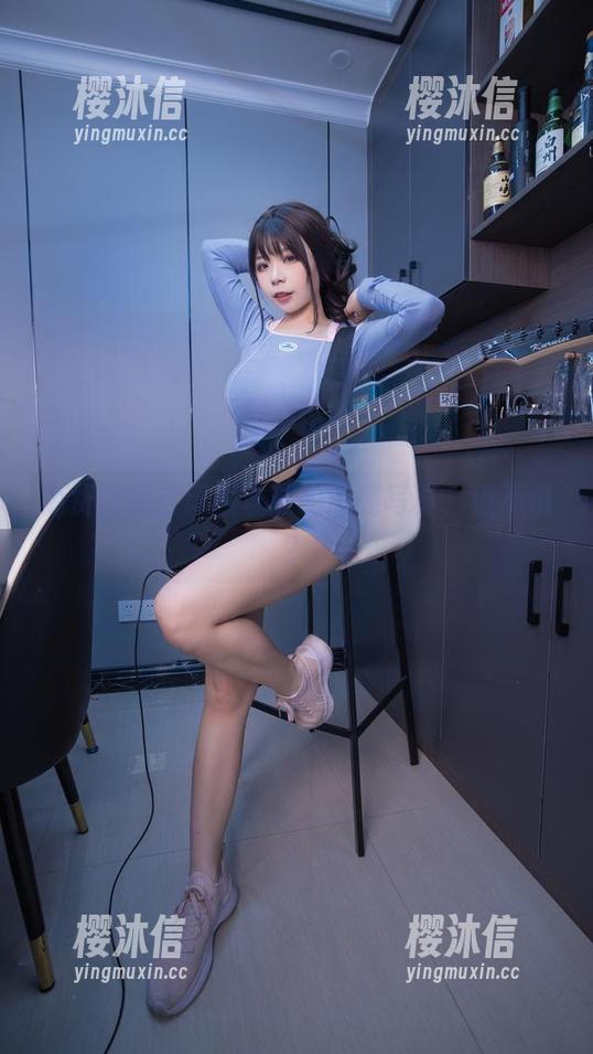 自闭颜球球 免费获取自闭颜球球的油亮写真,值不值?