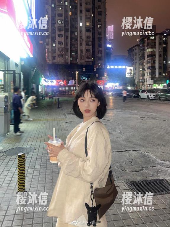 舞小喵 双人谁更能搭?舞小喵+我的‘尴尬’=一张原图的胜利