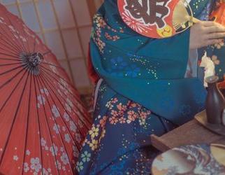 菠萝社 – 柳侑绮夏日写真：一边嚼西瓜一边发呆的艺术