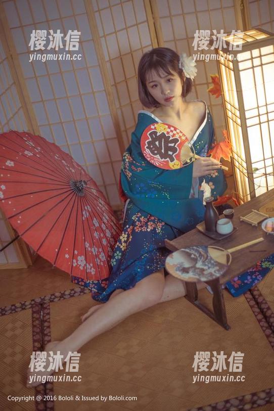 菠萝社 - 柳侑绮夏日写真：一边嚼西瓜一边发呆的艺术