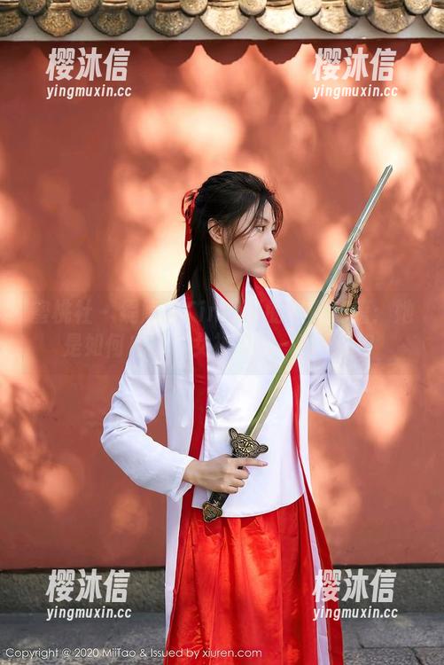 蜜桃社 - 缇娜美Tinami的写真秘籍：她是如何成就“女神”这一称号的？