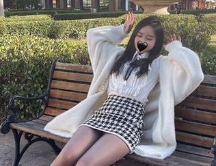 微密圈 – 往下看！软妹小九九在线分享的蓝色高跟鞋图片，犹如一场视觉八卦。