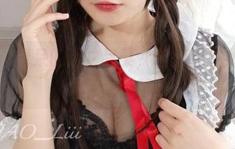 原图：看呆的迷之呆梨，墙上挂个女王，大气又荒唐。