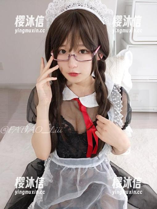 原图：看呆的迷之呆梨，墙上挂个女王，大气又荒唐。