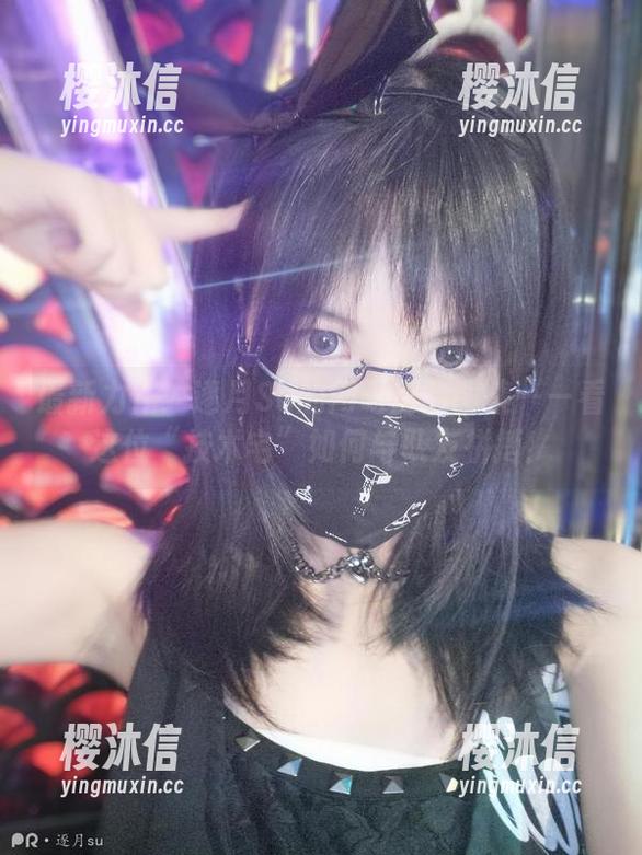 逐月Su 最新力作:逐月Su的网吧历险图集——看这位“技术宅”如何与队友拼搏!