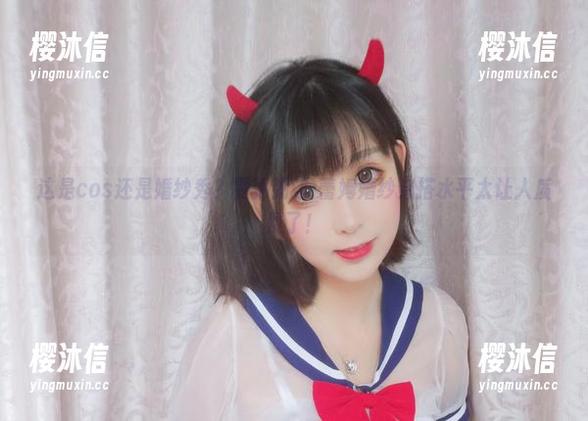 这是cos还是婚纱秀？雯粥粥i的蕾姆婚纱穿搭水平太让人质疑了！