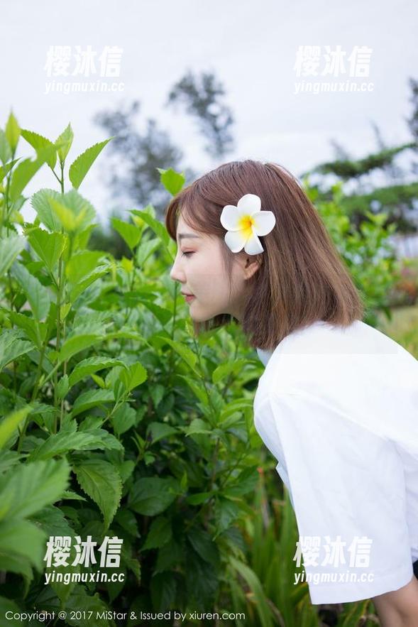 魅妍社-小尤奈 魅妍社 - 免费泳池美图:小尤奈在水中畅游,原图自带气泡特效!