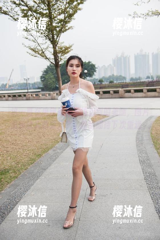 魔镜街拍 这一幕在魔镜街拍里捕捉到的美腿,图片美得让人想要分享,暗暗期待下次重逢。