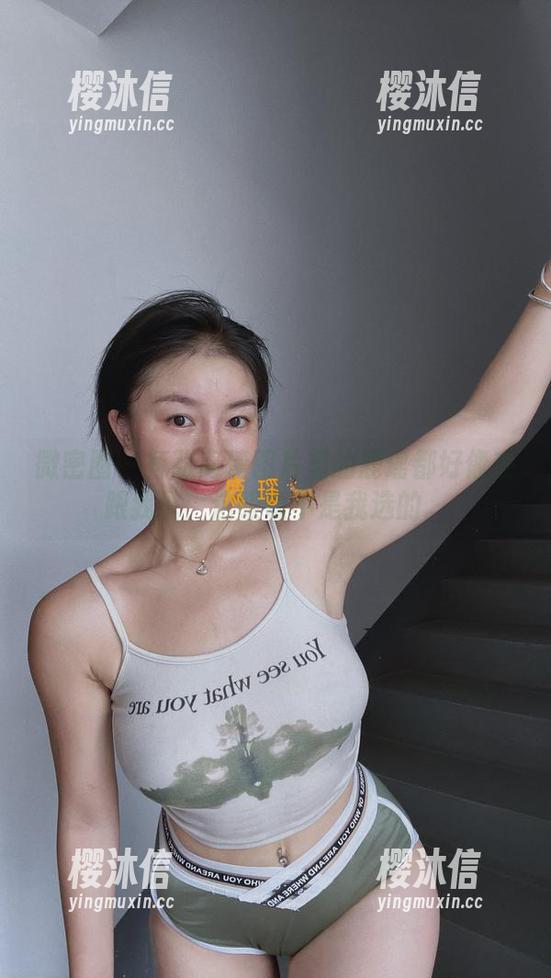 鹿瑶 微密圈 - 每张高清图片里的鹿瑶都好像在跟我说:这眼镜不是我选的。