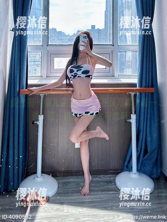 微密圈 - 黎允熙的短裙，在线写真上滑一滑，诶，这波操作太有意味。