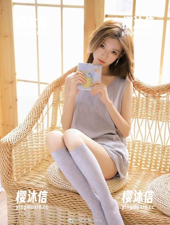 黎允熙 微密圈 - 看黎允熙的油亮美图更新,真想问这是评论还是油漆的广告?