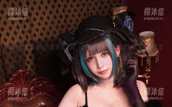 她的照片总是让人想多看几眼，“黑白御猫”双马尾写真资源是个宝藏！
